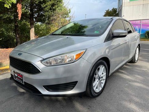 Used 2015 Ford Focus SE image 1