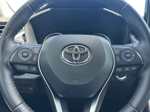 Used 2020 Toyota RAV4 XLE Premium image 27