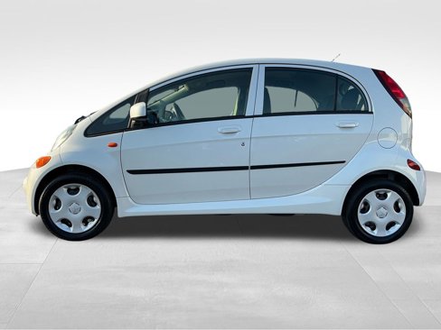 Used 2012 Mitsubishi i image 2