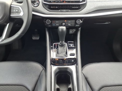 Used 2024 Jeep Compass Latitude image 13