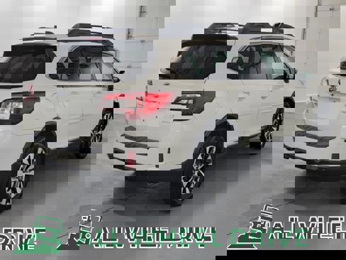 Used 2017 Subaru Outback 2.5i Limited image 8