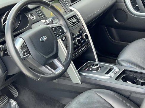 Used 2019 Land Rover Discovery Sport SE image 15