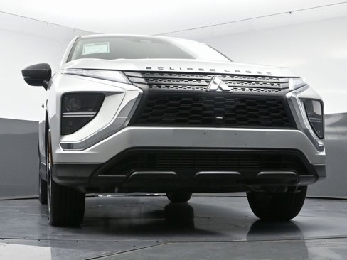Used 2022 Mitsubishi Eclipse Cross LE image 47