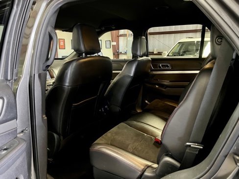 Used 2019 Ford Explorer XLT w/ Equipment Group 202A image 10