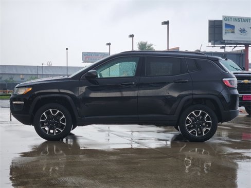Used 2021 Jeep Compass Trailhawk image 4