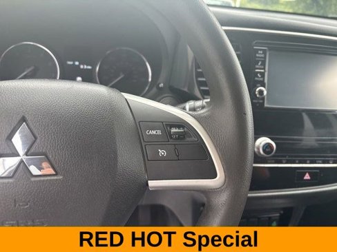 Used 2020 Mitsubishi Outlander ES image 18