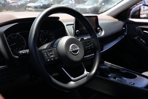 Used 2023 Nissan Rogue SV image 14