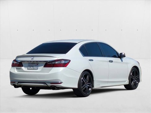 Used 2017 Honda Accord Sport image 5