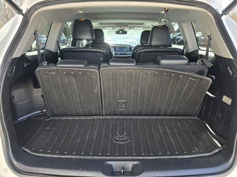 Used 2018 Toyota Highlander XLE image 8