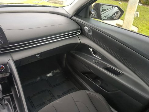 Certified 2022 Hyundai Elantra SEL image 15