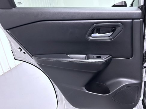 Used 2024 Nissan Rogue SV image 19
