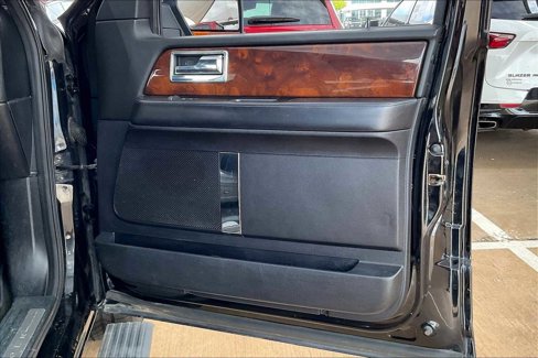 Used 2016 Lincoln Navigator L Select image 22