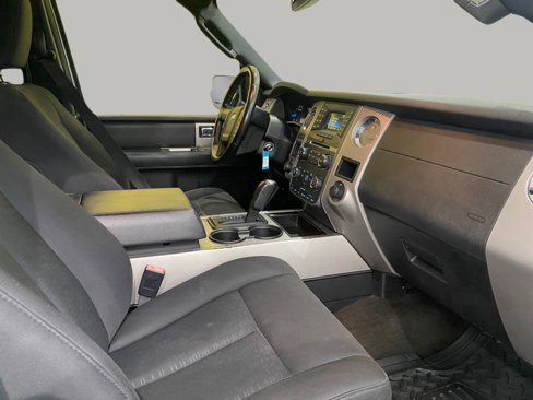 Used 2017 Ford Expedition XLT image 26