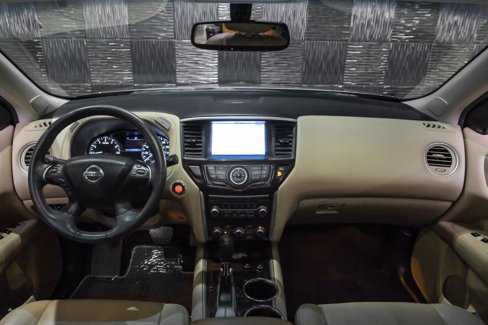 Used 2016 Nissan Pathfinder Platinum w/ Family Entertainment Package image 14