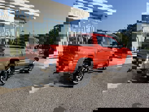 Used 2017 Toyota Tacoma SR5 image 8