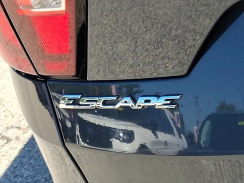 Certified 2019 Ford Escape SE image 31