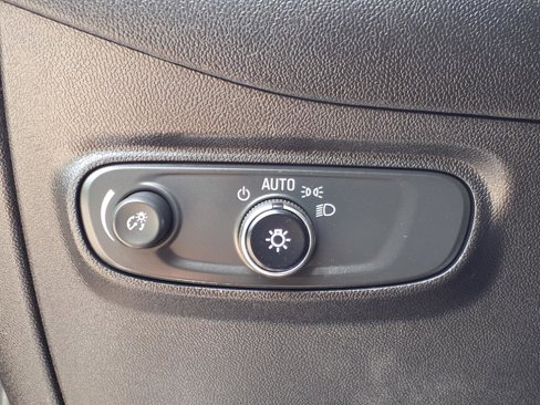 Used 2018 Chevrolet Equinox LT image 16