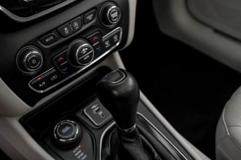 Used 2021 Jeep Cherokee Limited image 36