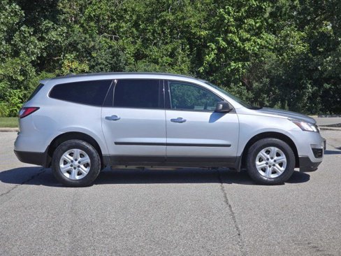 Used 2017 Chevrolet Traverse LS image 3