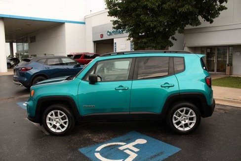 Used 2022 Jeep Renegade Latitude w/ Convenience Group image 10