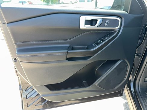 Used 2020 Ford Explorer XLT w/ Equipment Group 202A image 10