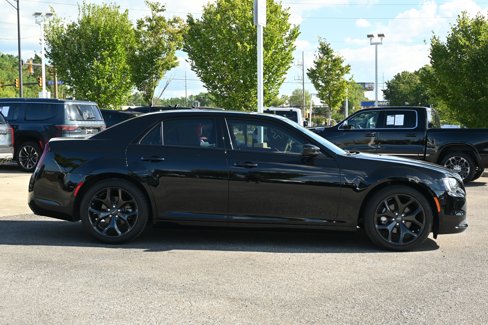Used 2022 Chrysler 300 Touring w/ Sport Appearance Package image 16