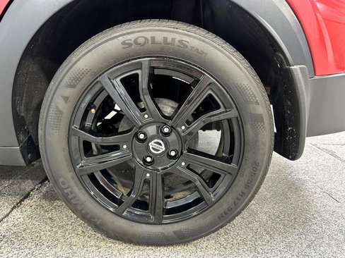 Used 2020 Nissan Kicks SR w/ Exterior Package image 61