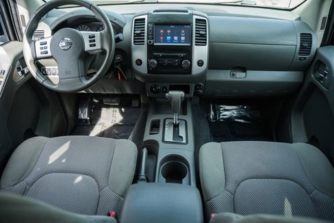 Used 2019 Nissan Frontier SV image 3