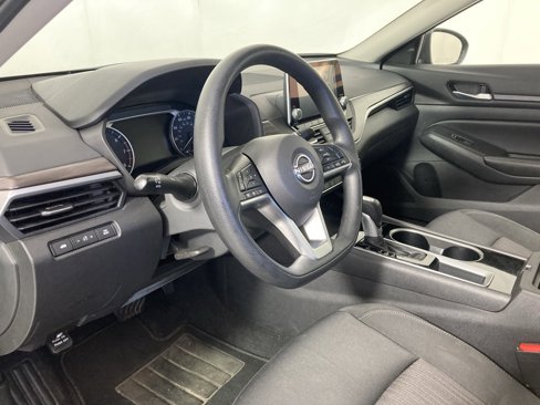 Used 2024 Nissan Altima 2.5 SV image 12
