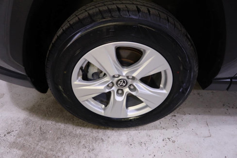 Used 2021 Toyota RAV4 XLE image 10