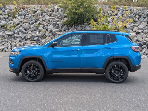 New 2025 Jeep Compass Latitude w/ Sun and Sound Group image 8