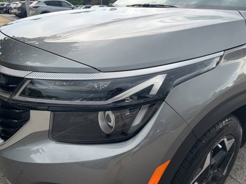 Used 2024 Kia Seltos EX image 9