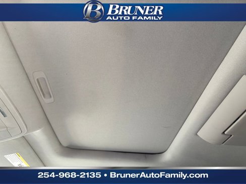 Used 2018 Chevrolet Suburban LT image 6