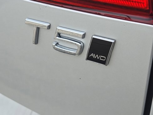 Used 2020 Volvo XC60 T5 Momentum w/ Protection Package Premier image 11