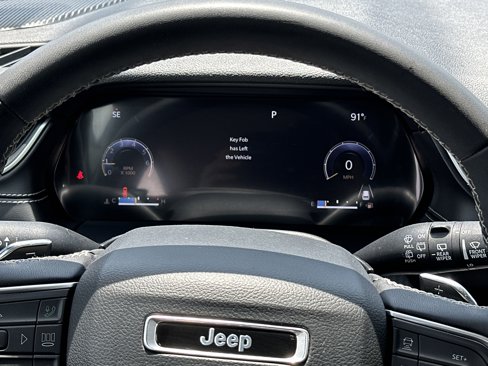 Used 2023 Jeep Grand Cherokee L Laredo image 28