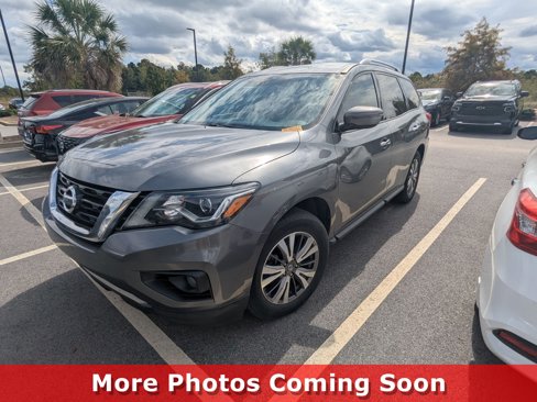 Used 2020 Nissan Pathfinder SV image 1