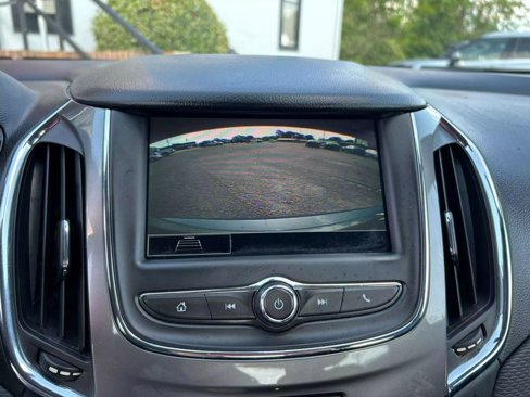 Used 2019 Chevrolet Cruze LT image 17