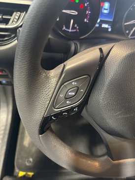 Used 2022 Toyota C-HR XLE image 36