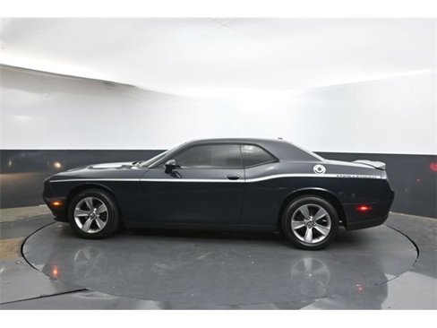 Used 2019 Dodge Challenger SXT image 4