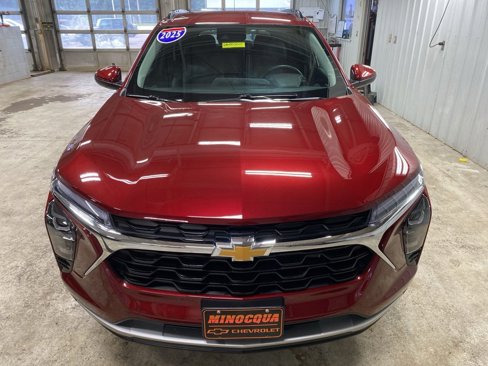 Used 2025 Chevrolet Trax LT w/ LT Convenience Package image 5