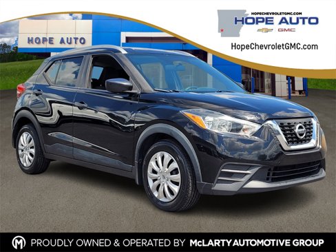 Used 2018 Nissan Kicks S image 1