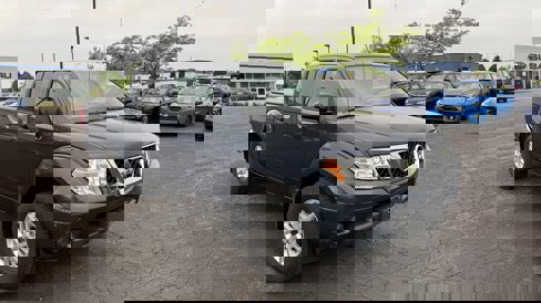 Used 2019 Nissan Frontier SV image 1