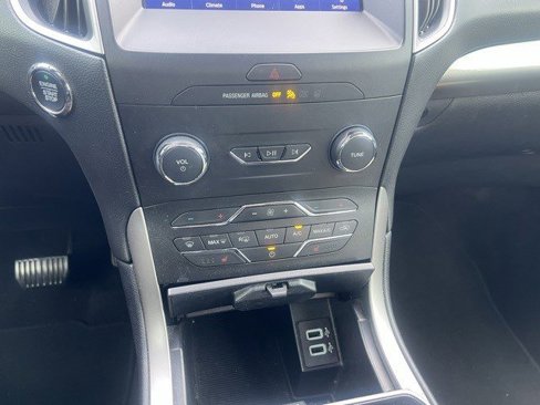 Used 2019 Ford Edge SEL w/ Equipment Group 201A image 18
