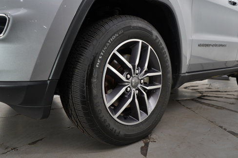 Used 2020 Jeep Grand Cherokee Limited w/ Luxury Group II image 27