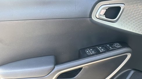 Used 2023 Kia Soul LX image 14