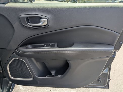 Used 2021 Jeep Compass Latitude image 35