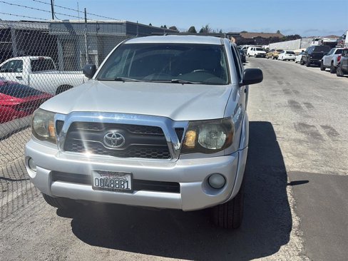 Used 2011 Toyota Tacoma PreRunner image 2