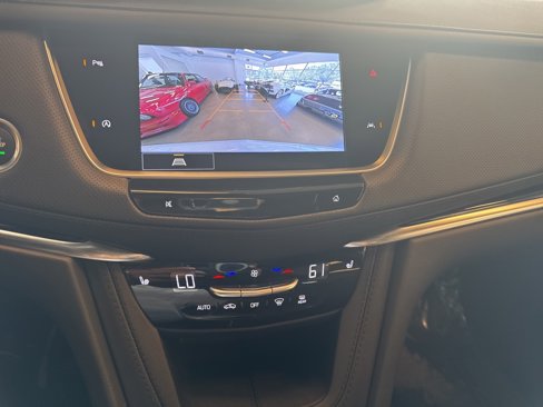 Used 2025 Cadillac XT6 Luxury image 34