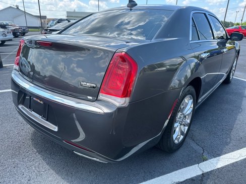 Used 2018 Chrysler 300 Touring L image 8