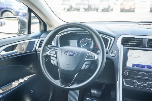 Used 2020 Ford Fusion SE image 16